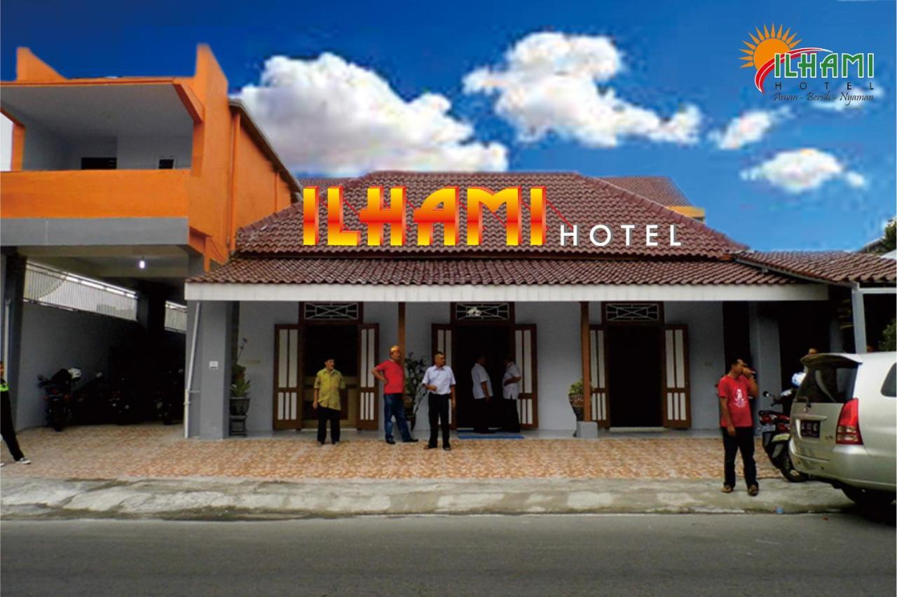 Hotel Ilhami Blitar Buitenkant foto