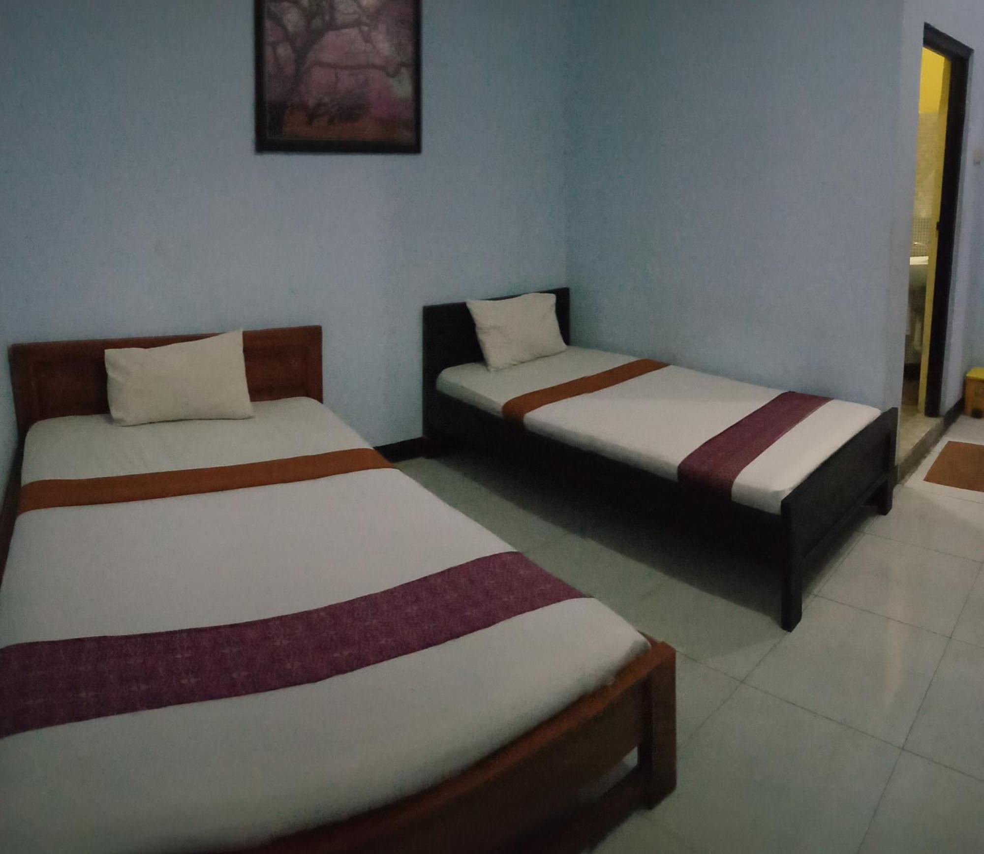 Hotel Ilhami Blitar Buitenkant foto